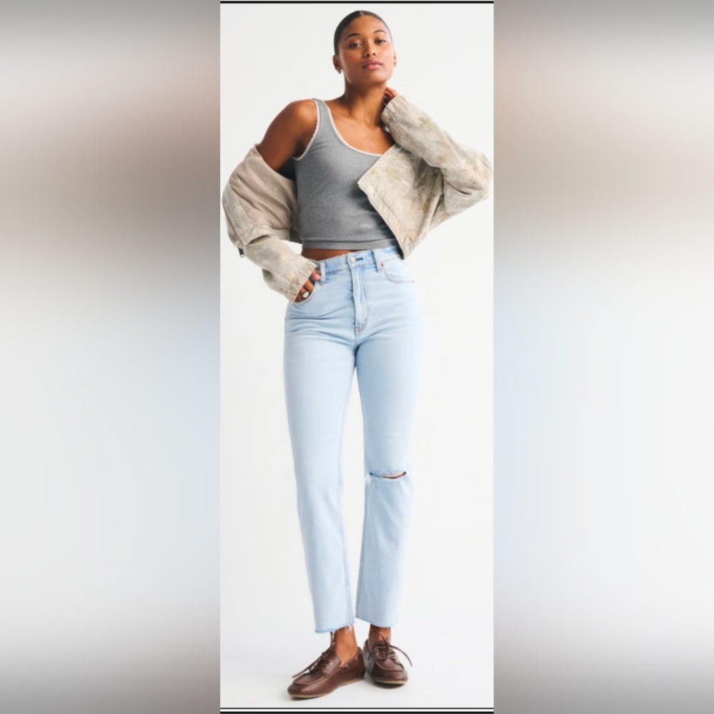 Abercrombie & Fitch Curve Love Ultra High Rise Ankle Straight In Light Destroy.